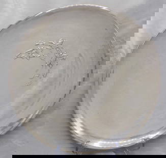 Vintage decorated Reed and Barton sterling silver cookie tray: Vintage decorated Reed and Barton sterling silver cookie tray. In very good original as found condition. Great quality and detail. 10 inches wide. 254 grams. For in house shipping. Please call Mike at