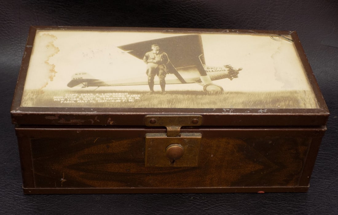 Rare 1927 Charles Lindburgh gift box with photo card (1 of 8)