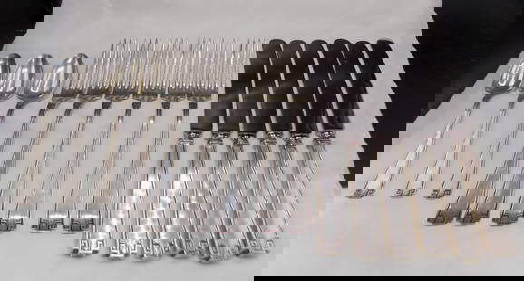 Antique Etruscan by Gorham sterling silver flatware: Antique Etruscan by Gorham sterling silver flatware. 15 pieces. Marked 1913 as shown in photo. In very good original as found condition. Great quality and detail. 298 g not including knives. For in ho