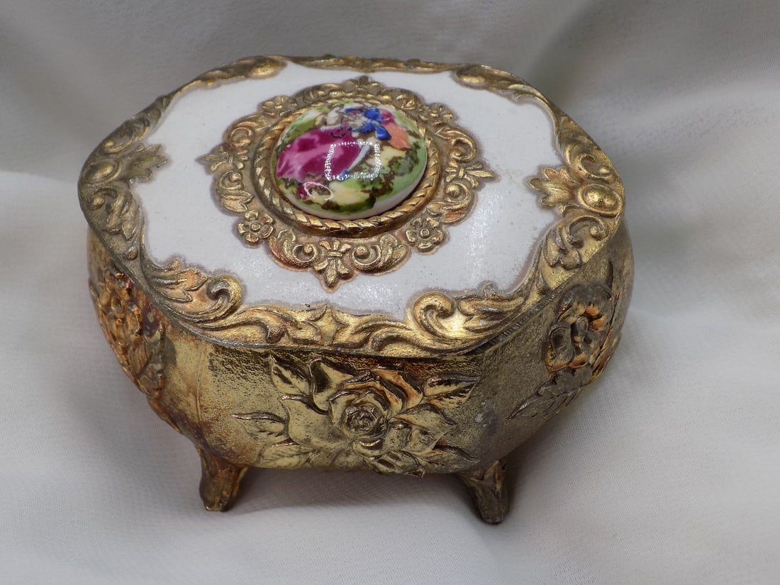 Small decorated jewelry box with porcelain insert of couple: Small decorated jewelry box with porcelain insert of couple. Marked as shown in photo. In very good original as found condition. Great quality and detail. White spots are camera flash reflection. 2 7/