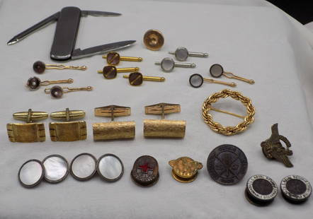 Collection of mens vintage jewelry.  Cuff links, pocket knife, and pins: Collection of mens vintage jewelry. Cuff links, pocket knife, and pins. Please see photos. In very good original as found condition. Great quality and detail. For in house shipping. Please call Mike a