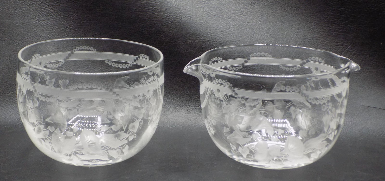 Elegant large pair of etched glass wine rinser bowls: Elegant large pair of etched glass wine rinser bowls. Beautiful etched decoration with flowers. In very good original as found condition. Great quality and detail. 3 ½ tall x 4 ½ wide, n