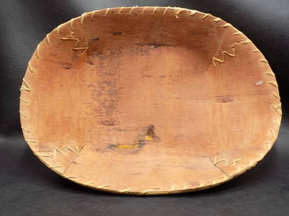 Vintage Native American Indian Chippewa wild rice basket: Vintage Native American Indian Chippewa wild rice basket. Made of birch bark. In very good original as found condition. Great quality and detail. 14 inches x 10 inches x 3 1/8 inches tall. For in hous