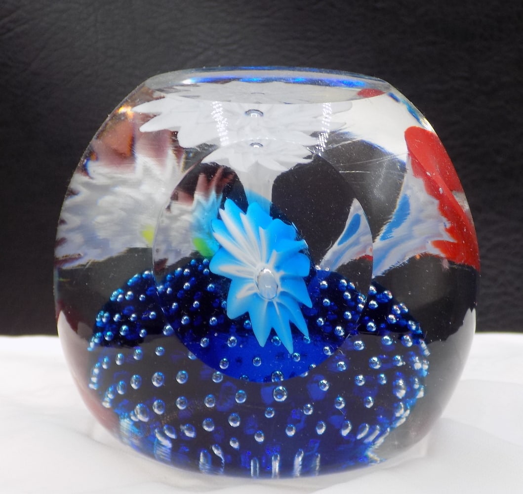 Beautiful vintage art glass paperweight: Beautiful vintage art glass paperweight. With millefiori flowers and controlled bubbles. Ground and polished pontil. Vibrant colors. In very good original as found condition. Great quality and detail.