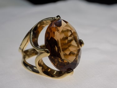 Beautiful 18 ct yellow sapphire 18k KT HGE electroplated gold ring