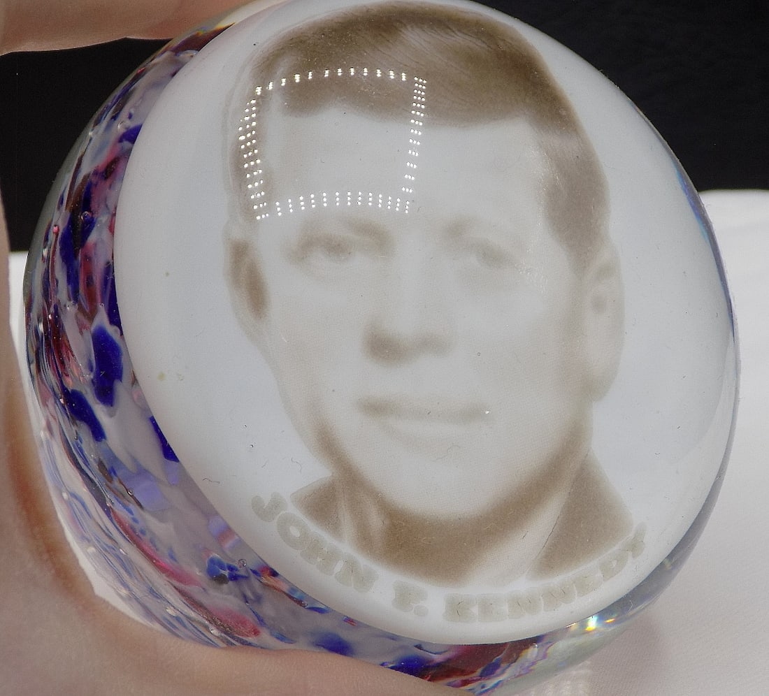 Vintage John Kennedy art glass paper weight.: Vintage John Kennedy art glass paper weight. In very good original as found condition. Great quality and detail. White spots are camera flash reflection. 3 1/2 wide x 2 1/2 wide. For in house shipping