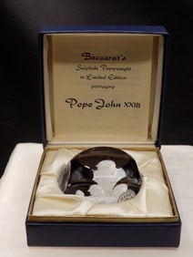 Vintage Baccarat sulphide Pope John XXXIII art glass paper weight.