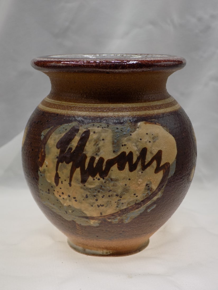 Dean Schwartz art pottery vase, Luther college Decorah Iowa: Dean Schwartz art pottery vase, Luther college Decorah Iowa. Measures 3 ¼ inches tall. very good original as found condition. Great quality and detail. For in house shipping. Please call Mike a