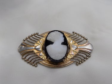 Vintage cameo broach.