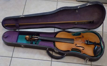 Vintage Copy Of Antonius Stradivarius violin & Case Cremonensis Faciebat 1713