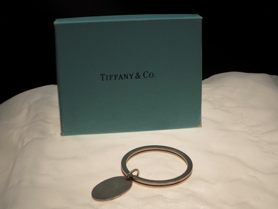 Signed Tiffany sterling key ring with original box. (1 of 5)