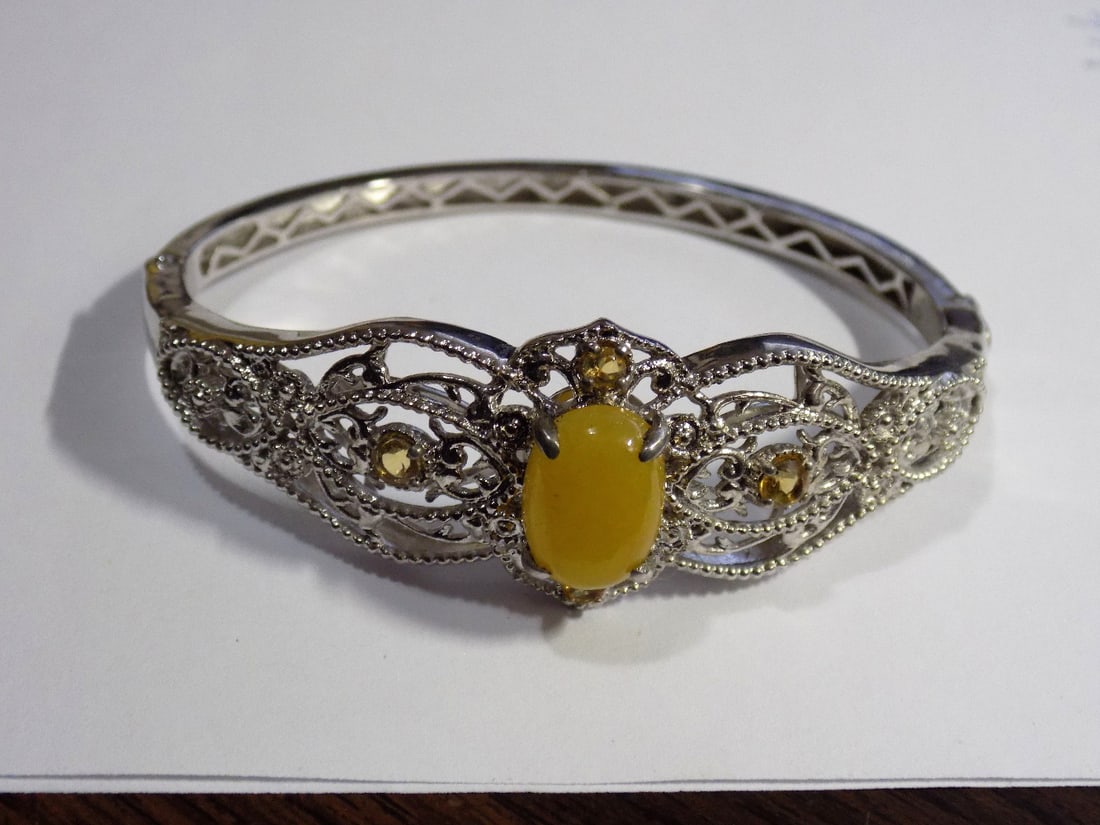 Ornate citrine and jadeite sterling silver bracelet: Ornate citrine and jadeite sterling silver bracelet. Beautiful colors. In very good original as found condition. Great quality and detail. 7 inch circumference. For in house shipping, please call Mike
