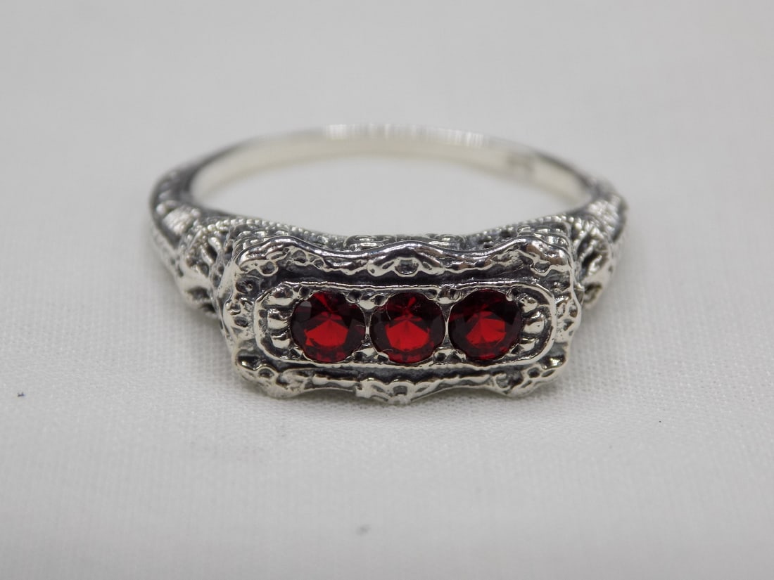 2 ct. ruby sterling silver ring (1 of 7)