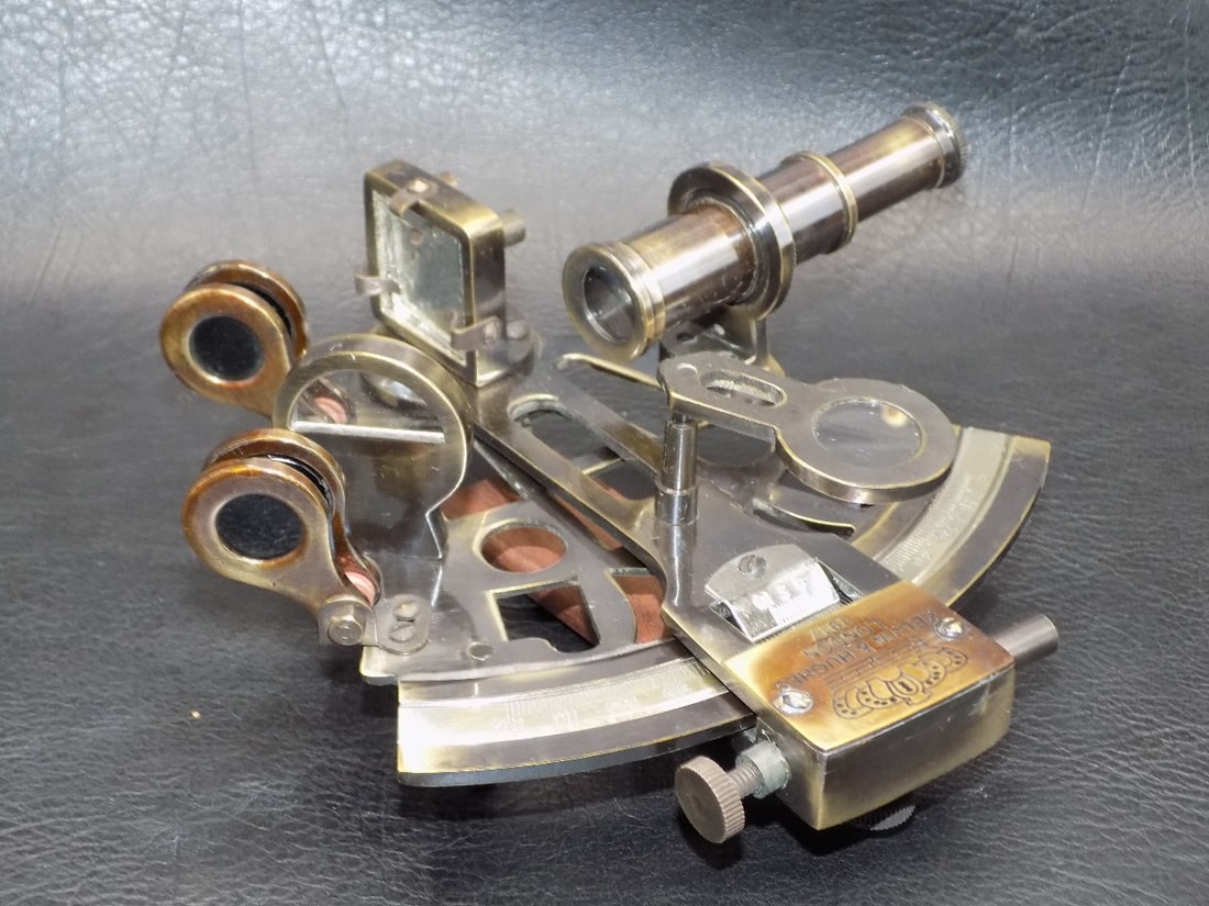 Brass working model marine nautical sexton collectable (1 of 4)