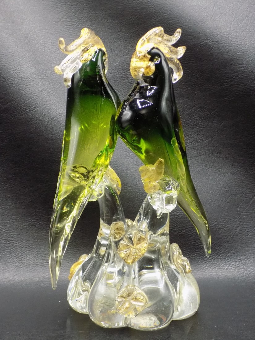Splendid midcentury Murano art glass birds: Splendid midcentury Murano art glass birds. Made in Italy Murano label as shwon in photo. Gold dust interior in base and top of crown on birds. Beautiful colors. White lines are camera flash reflectio