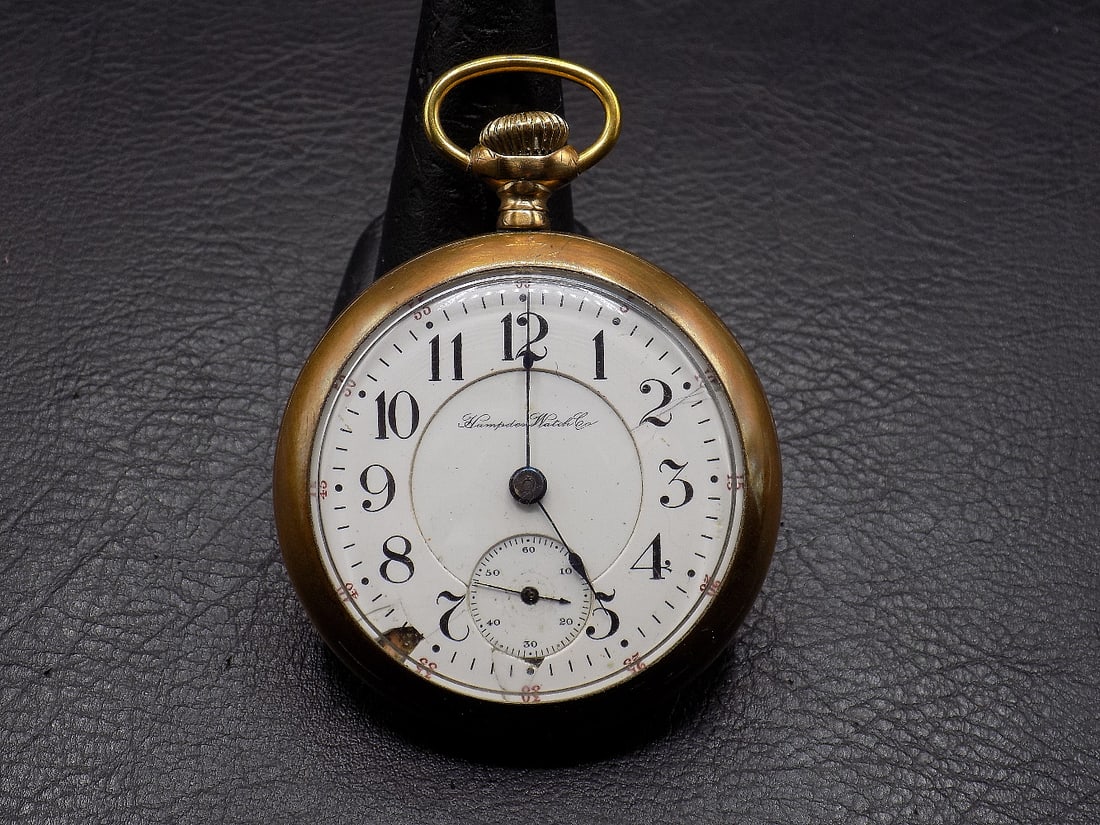 1907 Hampden 21 jewel Railroad Grade pocket watch: 1907 Hampden 21 jewel Railroad Grade pocket watch. Lever set. Gold fill case. Running at time of listing. Has small chip on white dial near 7 as shown in photo. Marked on back of works as shown in pho