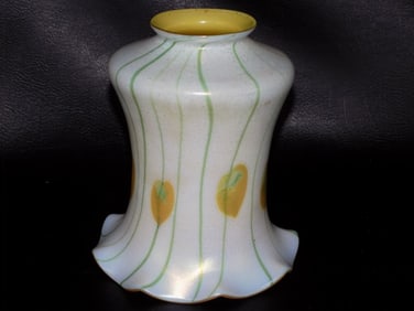 Beautiful hearts and vines decorated Steuben art glass lamp shade