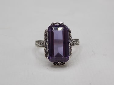 10 ct alexandrite sterling silver ring.