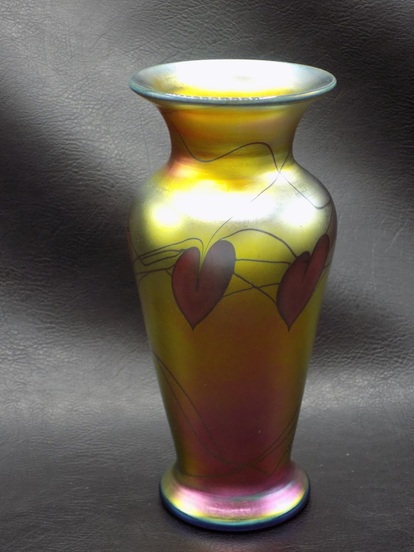Exquisite vintage signed Lundberg art glass vase with hearts and vine decoration.: Exquisite vintage signed Lundberg art glass vase with hearts and vine decoration. Beautiful iridescence. Signed and dated on bottom as shown in photo. In very good original as found condition. Great q