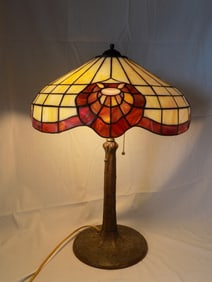 Vintage Miller leaded glass table lamp.  Art Deco style