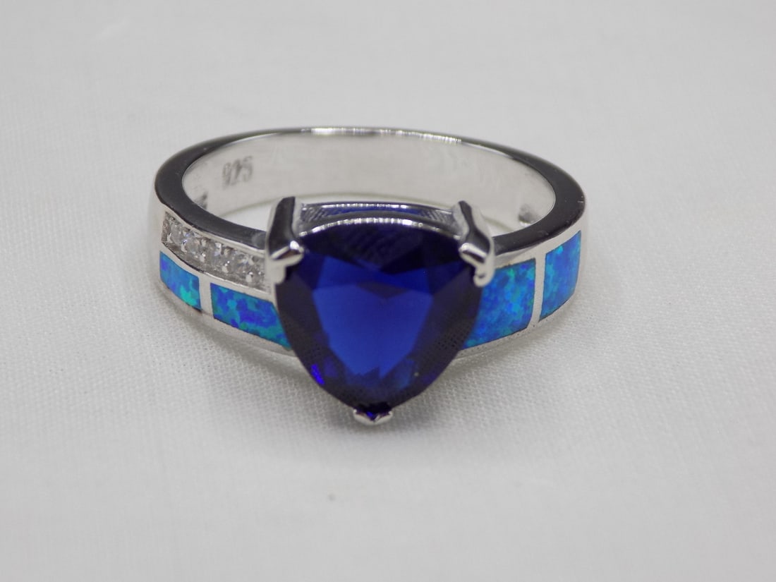 3 cwt blue sapphire and Australian opal sterling silver ring (1 of 5)
