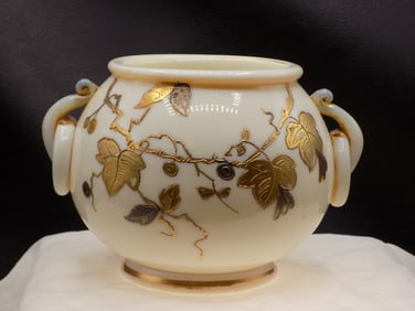 Beautiful antique Webb decorated art glass vase