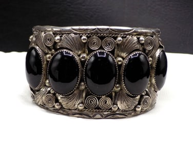 Exceptional vintage Native American Indian sterling silver bracelet