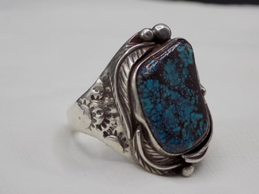 Vintage Native American Indian malachite or turquoise sterling silver ring