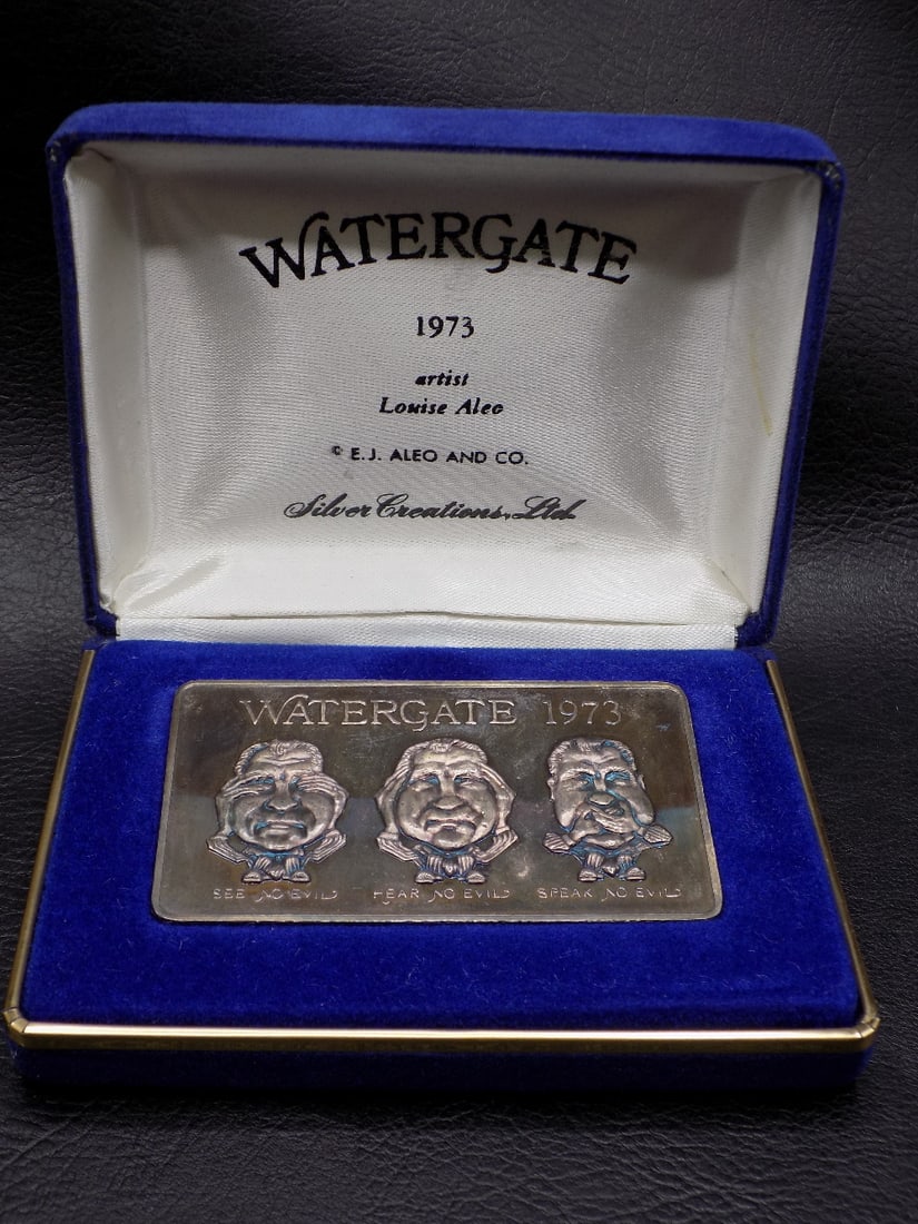 1973 Watergate Nixon .999 silver bar in original box (1 of 7)