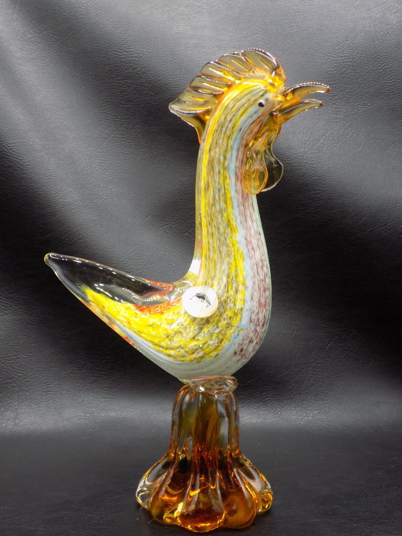 Beautiful midcentury Murano Venetian art glass bird.: Beautiful midcentury Murano Venetian art glass bird. Partial label as shown in photo. Beautiful internal colors. In very good original as found condition. Great quality and detail. White lines are cam