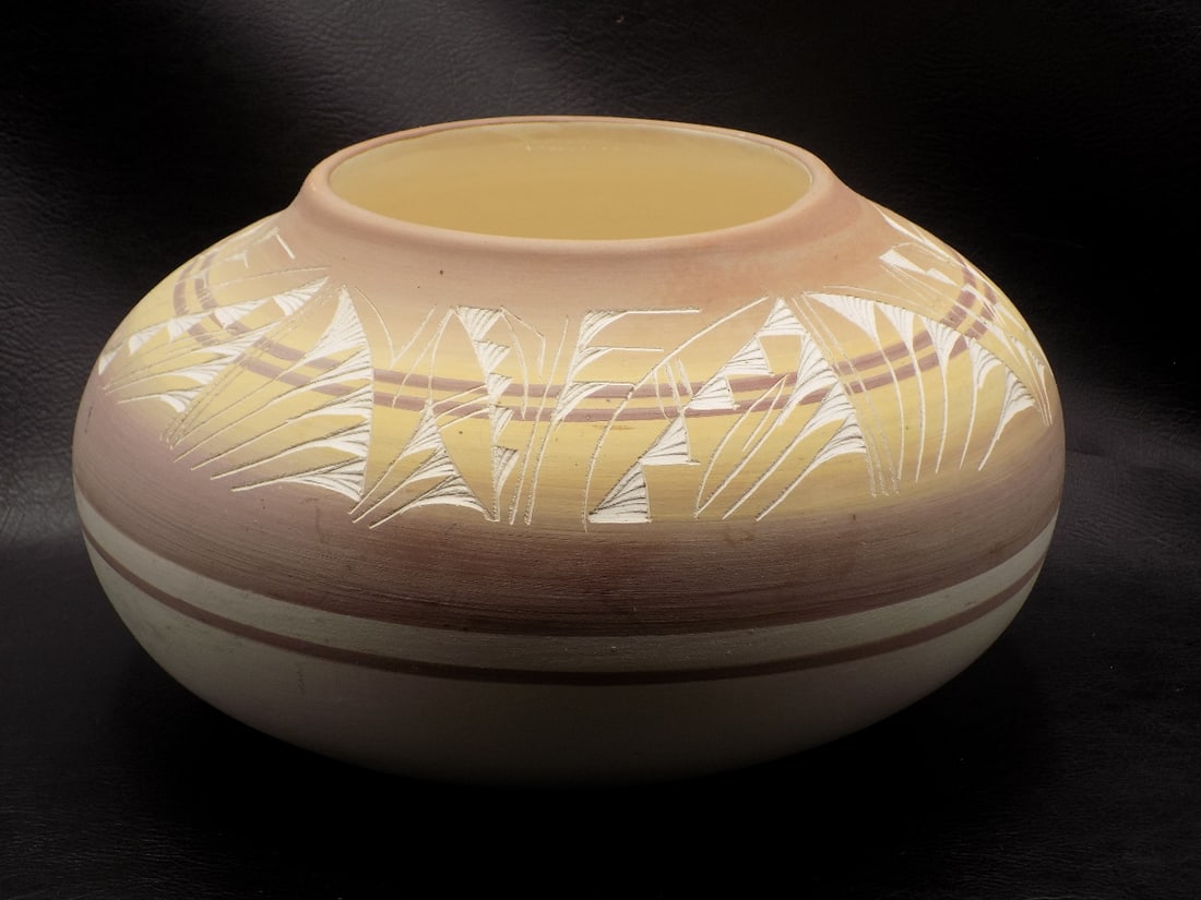 Vintage artist signed Mary Mike Native American Indian pottery bowl (1 of 8)