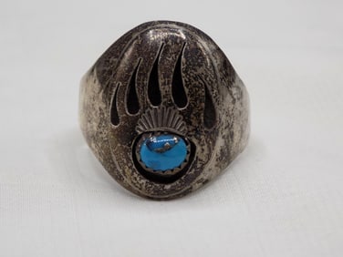 Vintage Native American Indian turquoise sterling silver ring in shape of bear claw