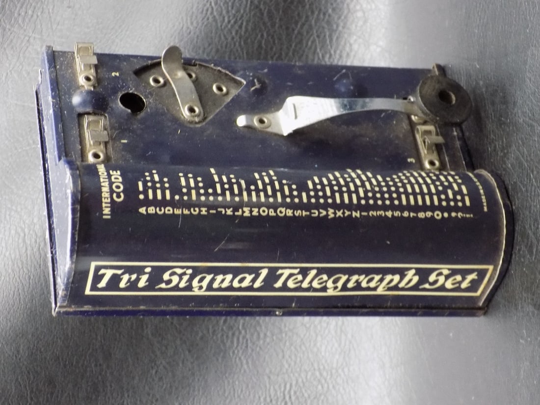 Vintage Tri Signal Telegraph Set: Vintage Tri Signal Telegraph Set. Made in US of America marked under codes. Made of tin. In very good original as found condition. Great quality and detail. 5 ½ x 3 ½ x 1 ½ tall. 