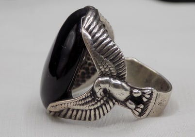 Vintage Native American Indian eagles sterling silver ring.