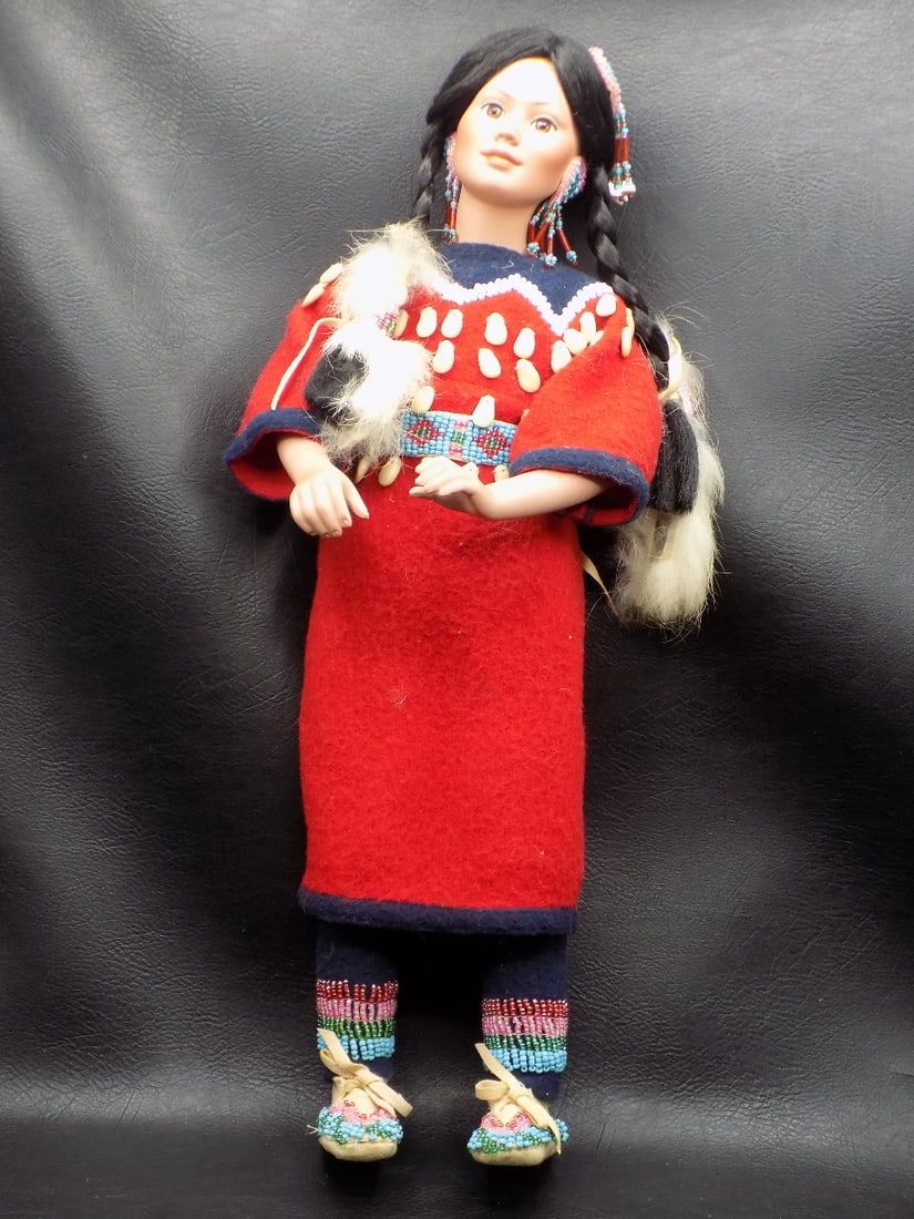 Vintage native American Indian doll with beautiful beadwork dress (1 of 9)