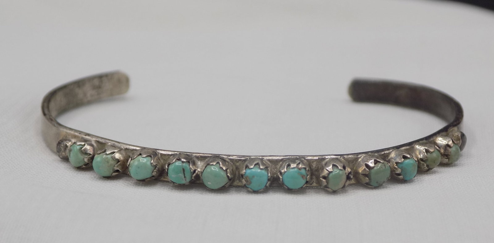 Vintage Native American Indian child’s turquoise and silver bracelet: Vintage Native American Indian child’s turquoise and silver bracelet. Beautiful colors. In very good original as found condition. Great quality and detail. 4 ¼ inches circumference. For in ho