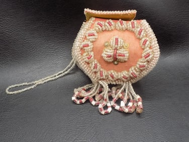 Antique Native American Indian Iroquois beaded lidded box