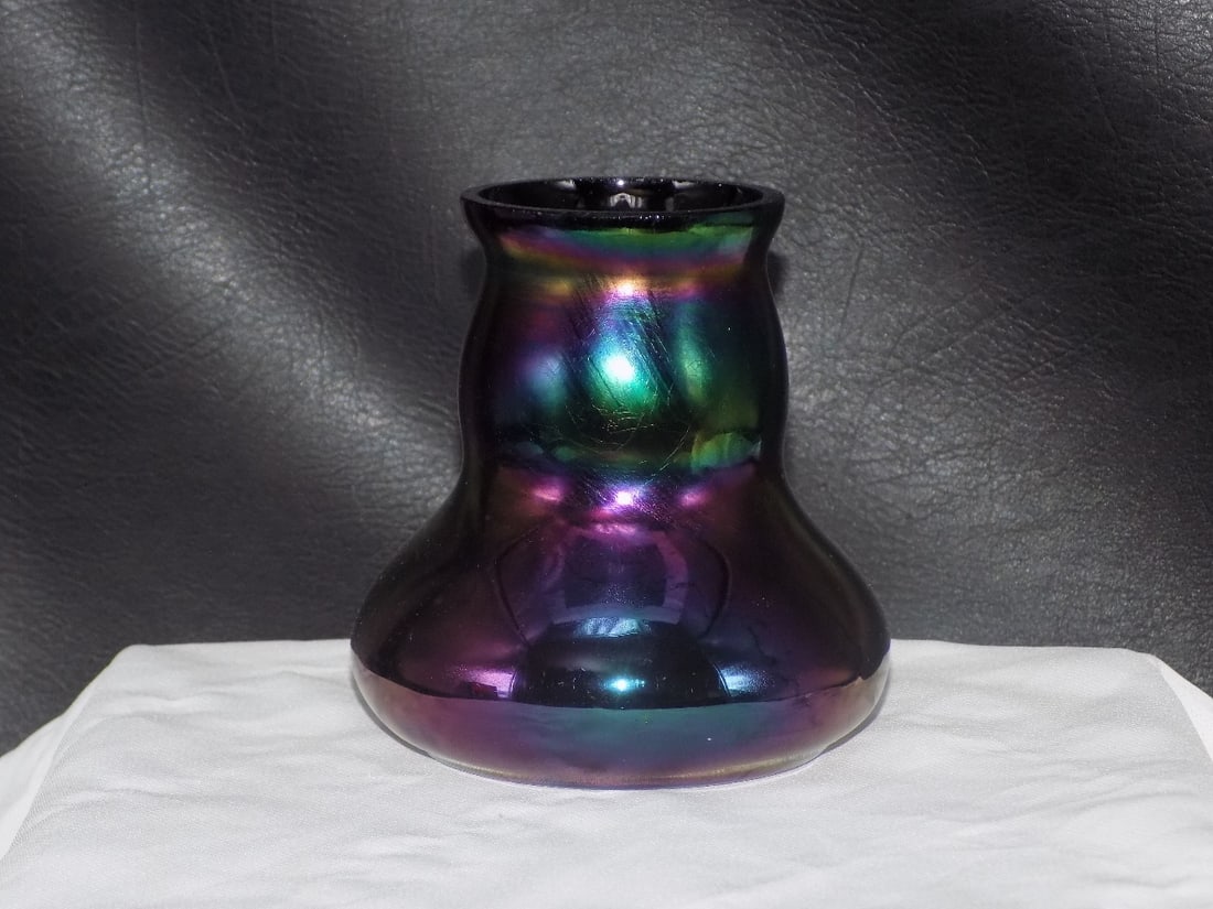 Vintage Loetz art glass iridescent art glass vase: Vintage Loetz art glass iridescent art glass vase. Not marked. Beautiful iridescent colors. In very good original as found condition. Great quality and detail. 3 5/8 inches tall x 3 ¾ inches wi