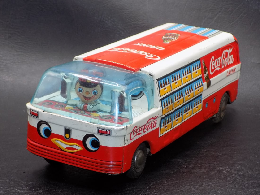 Vintage Coca Cola friction toy delivery truck (1 of 8)