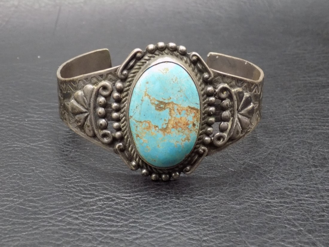 Vintage Native American Indian turquoise and silver bracelet (1 of 4)