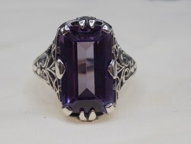 Beautiful 10 ct alexandrite sterling silver ring