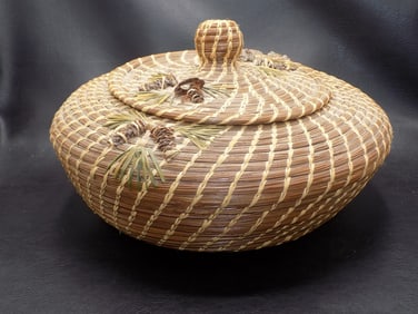 Vintage large Native American Indian Cherokee Seminole pine needle basket