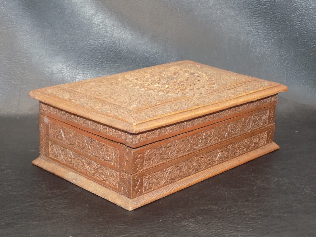Beautifully carved vintage wood trinket or jewelry box (1 of 8)