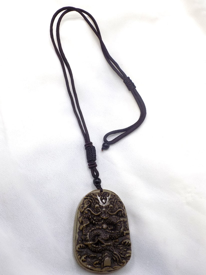 Vintage Oriental carved jade pendant necklace (1 of 6)