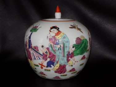 Vintage Oriental Chinese famille rose porcelain ginger jar