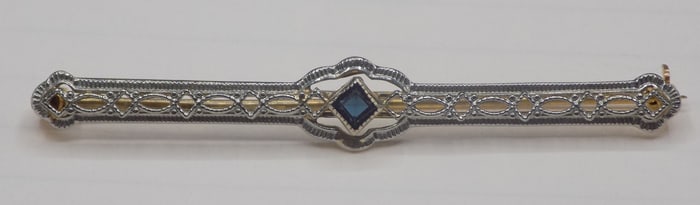 Beautiful Victorian sapphire 10k gold broach