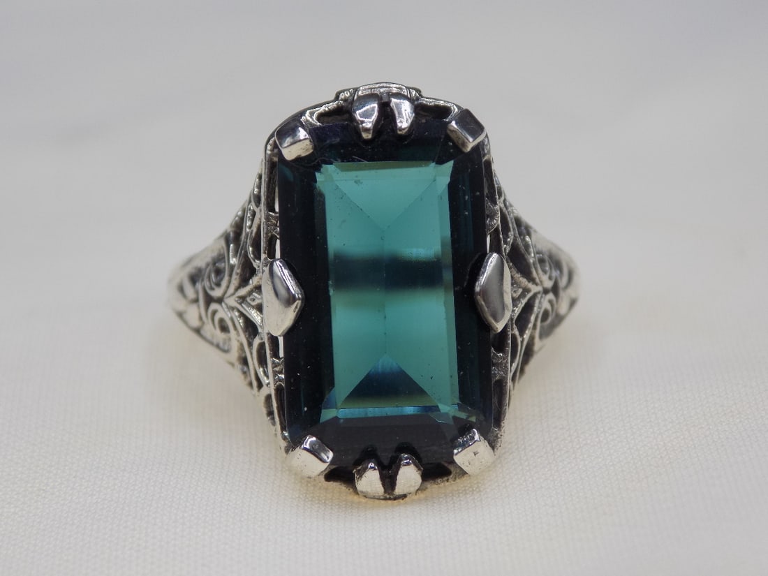 Beautiful 10 ct emerald sterling silver ring (1 of 6)