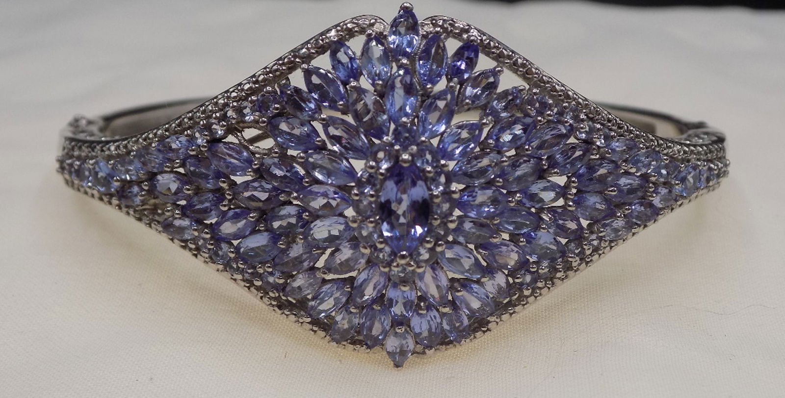 Beautiful   22 cwt aquamarine sterling silver bracelet (1 of 9)