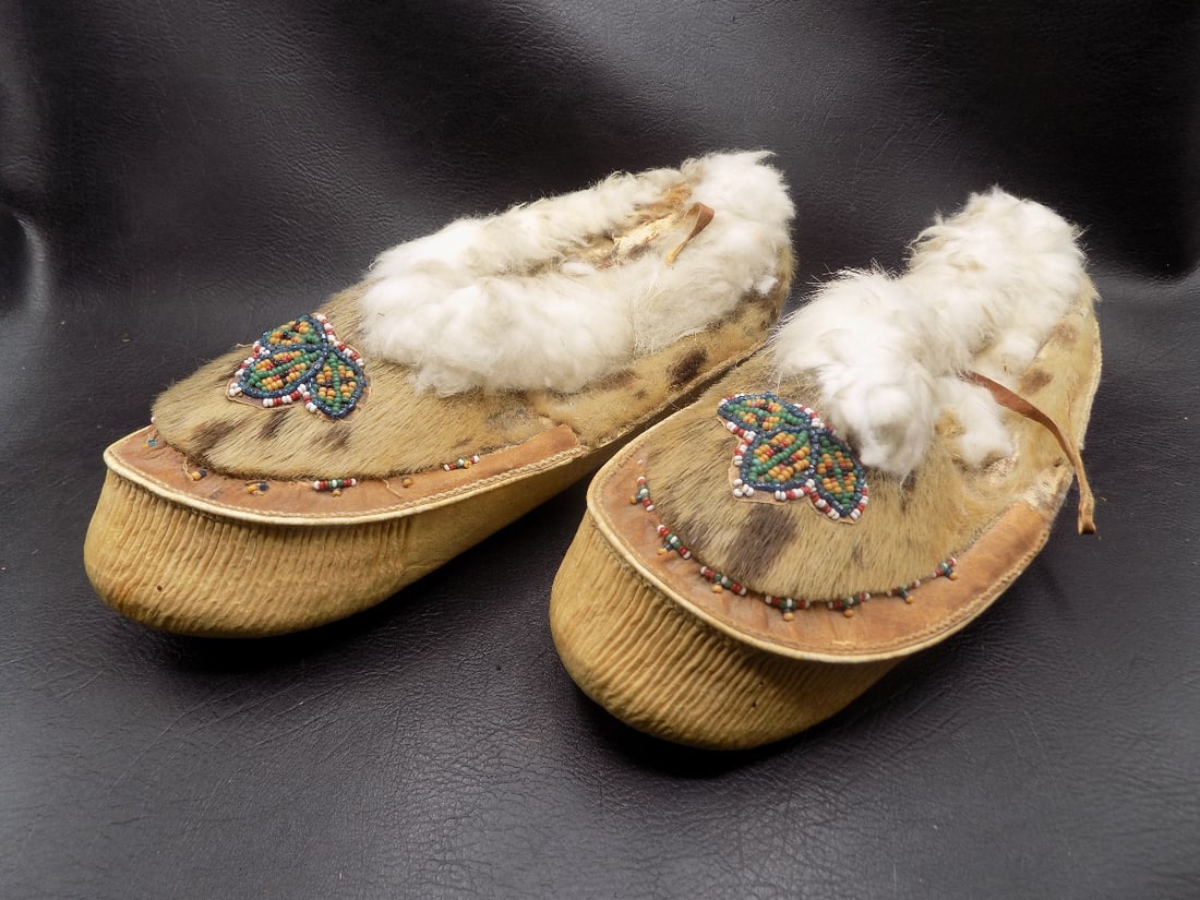 Antique Native American Indian Inuit Eskimo beaded moccasins (1 of 7)