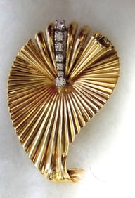 Fabulous vintage Cartier 14k gold and with seven diamonds broach with original box